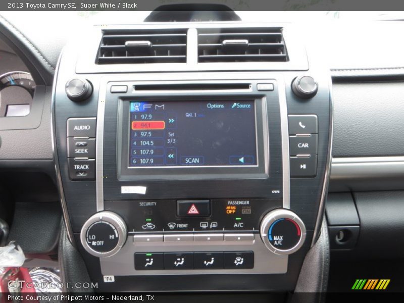 Super White / Black 2013 Toyota Camry SE