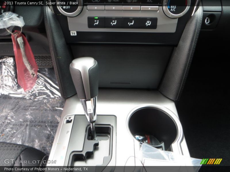 Super White / Black 2013 Toyota Camry SE