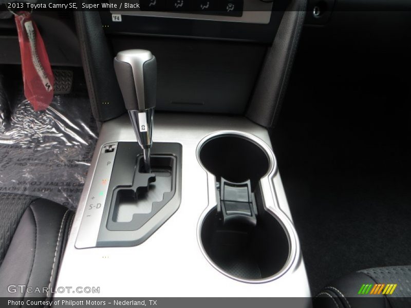Super White / Black 2013 Toyota Camry SE