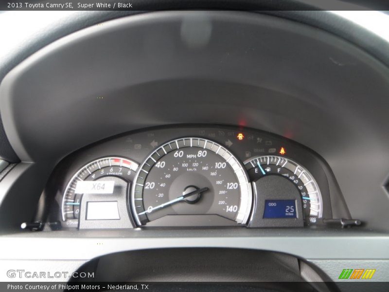 Super White / Black 2013 Toyota Camry SE