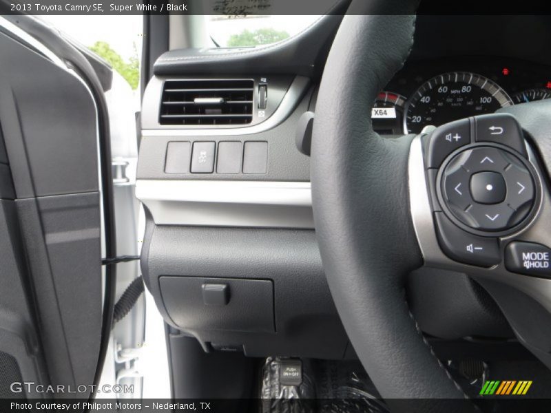Super White / Black 2013 Toyota Camry SE