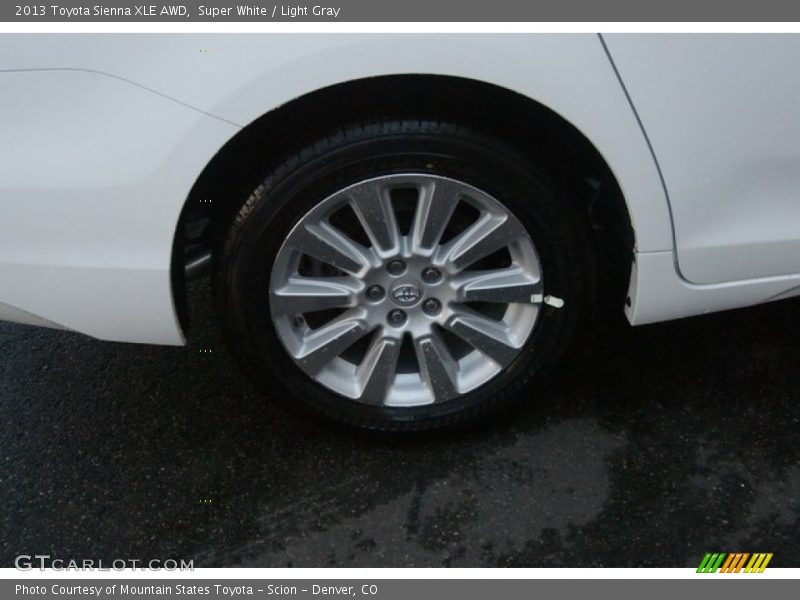 Super White / Light Gray 2013 Toyota Sienna XLE AWD