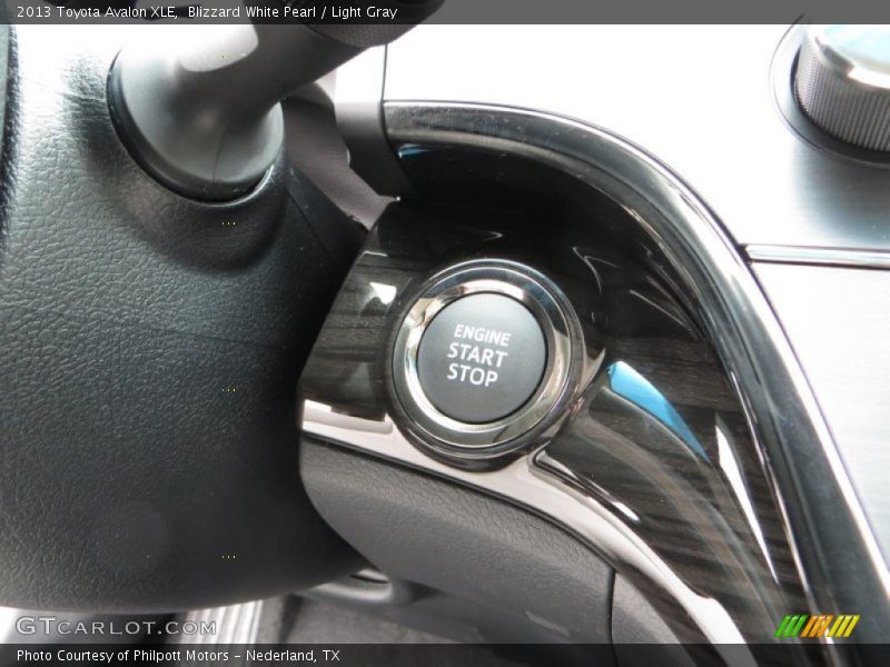 Blizzard White Pearl / Light Gray 2013 Toyota Avalon XLE