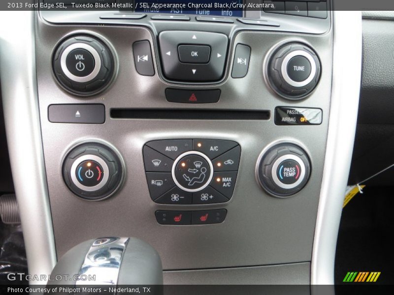 Tuxedo Black Metallic / SEL Appearance Charcoal Black/Gray Alcantara 2013 Ford Edge SEL