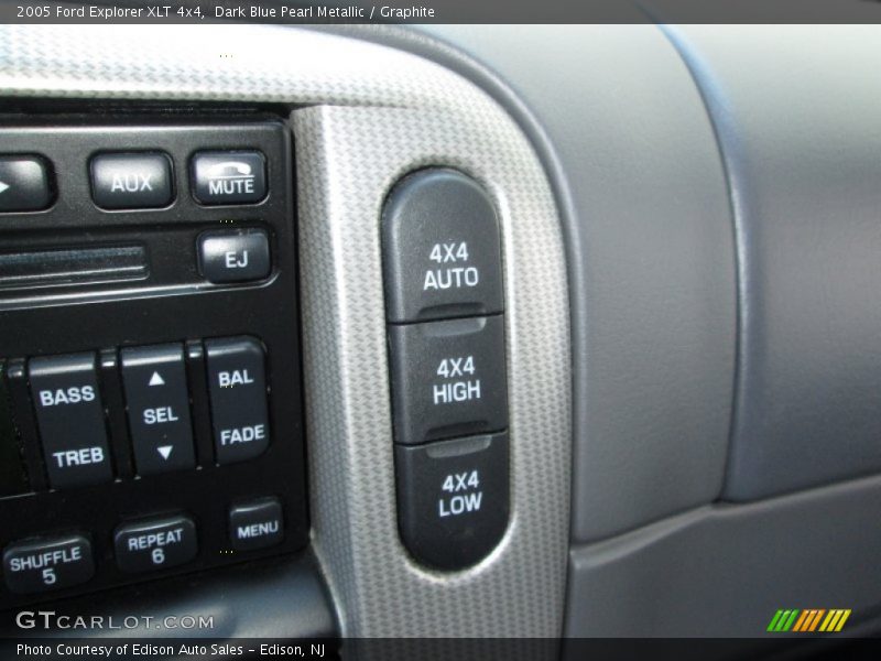 Dark Blue Pearl Metallic / Graphite 2005 Ford Explorer XLT 4x4