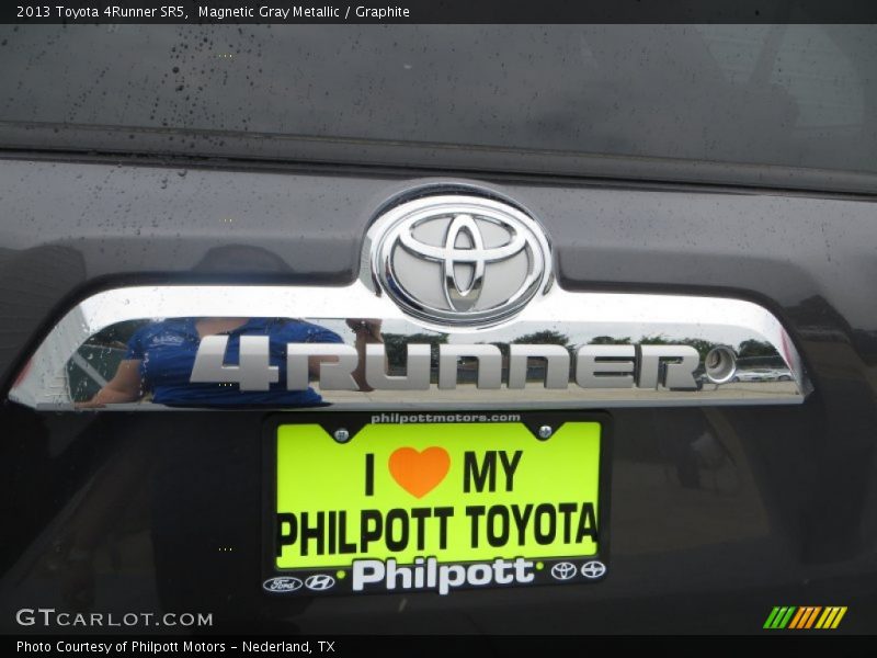 Magnetic Gray Metallic / Graphite 2013 Toyota 4Runner SR5