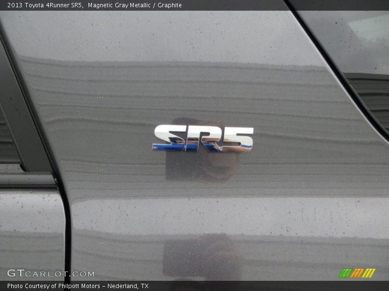 Magnetic Gray Metallic / Graphite 2013 Toyota 4Runner SR5