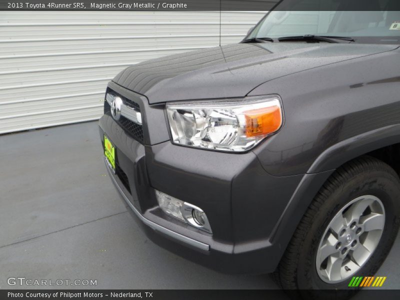Magnetic Gray Metallic / Graphite 2013 Toyota 4Runner SR5