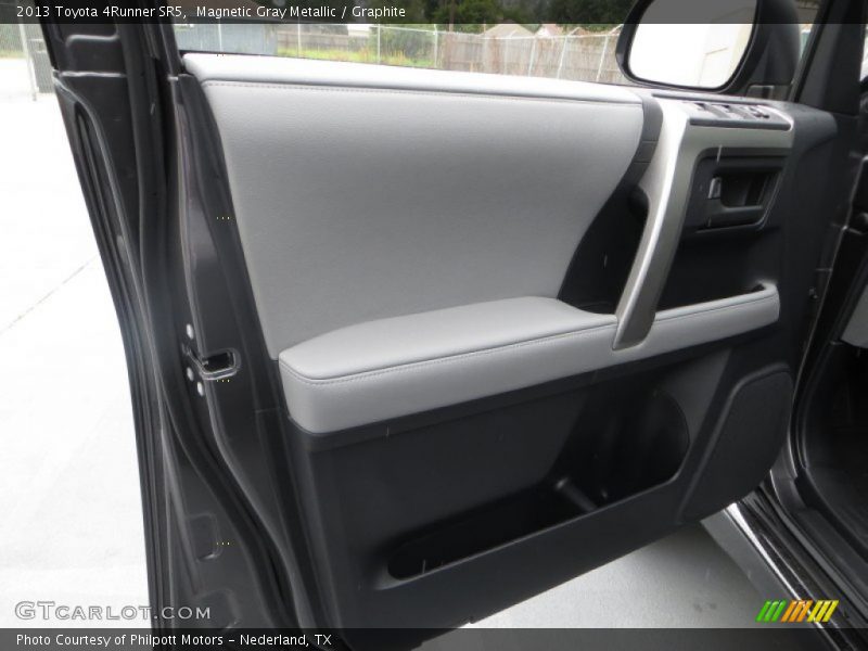 Magnetic Gray Metallic / Graphite 2013 Toyota 4Runner SR5