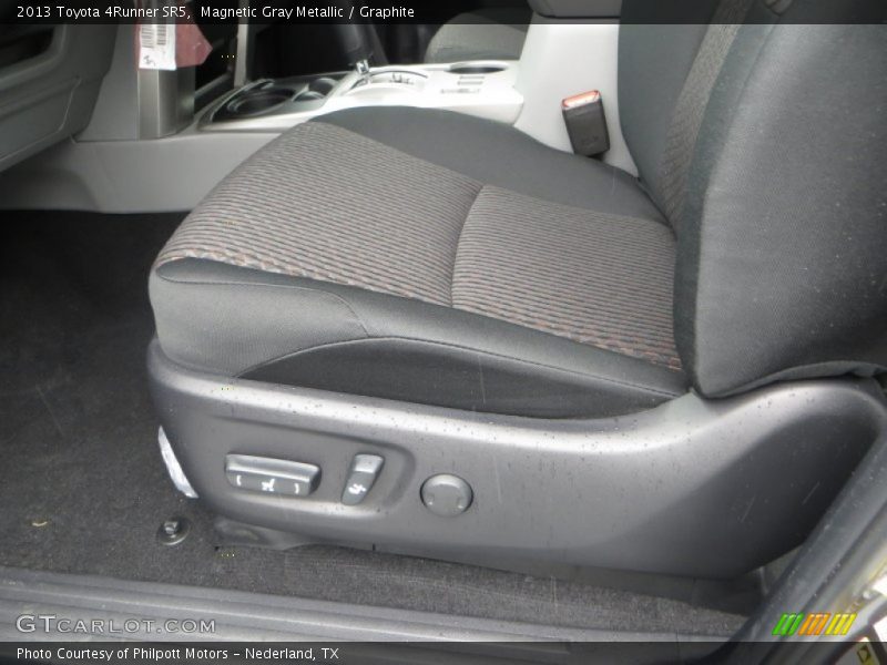 Magnetic Gray Metallic / Graphite 2013 Toyota 4Runner SR5