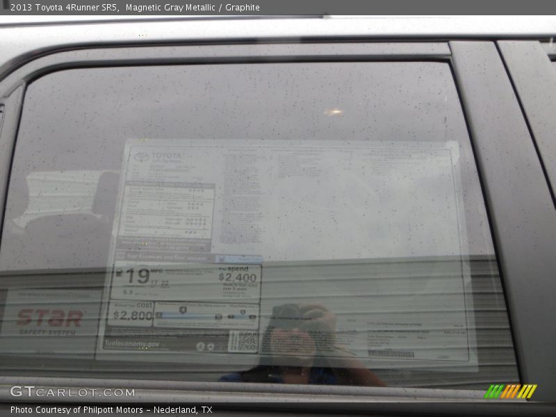 Magnetic Gray Metallic / Graphite 2013 Toyota 4Runner SR5