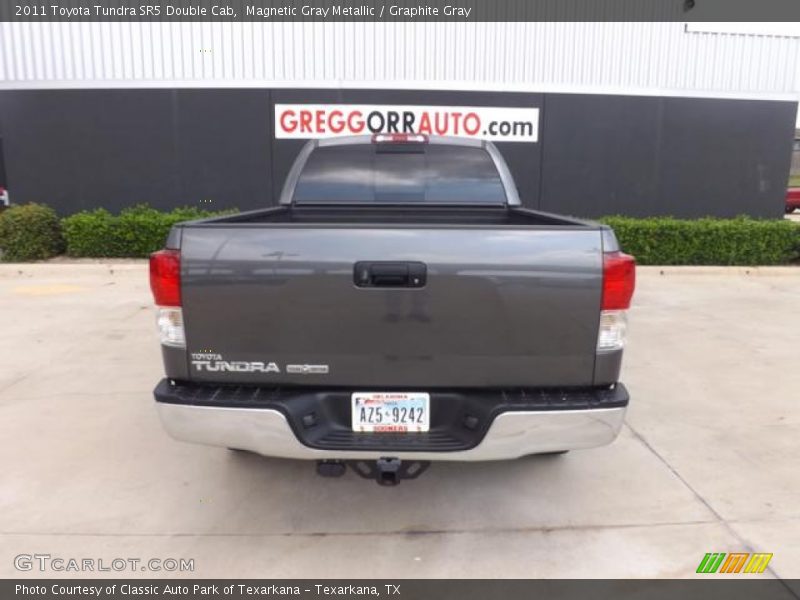 Magnetic Gray Metallic / Graphite Gray 2011 Toyota Tundra SR5 Double Cab
