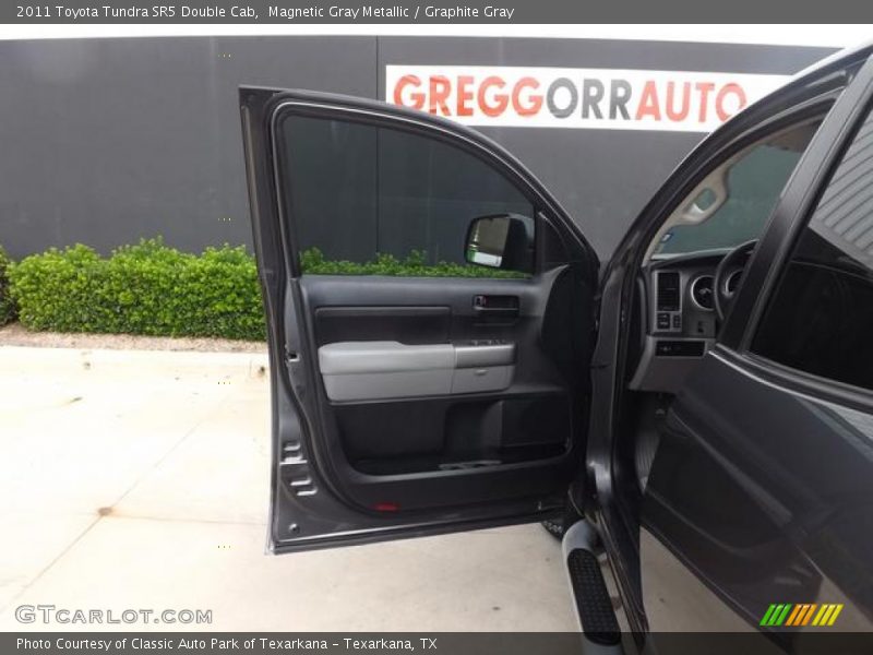 Magnetic Gray Metallic / Graphite Gray 2011 Toyota Tundra SR5 Double Cab