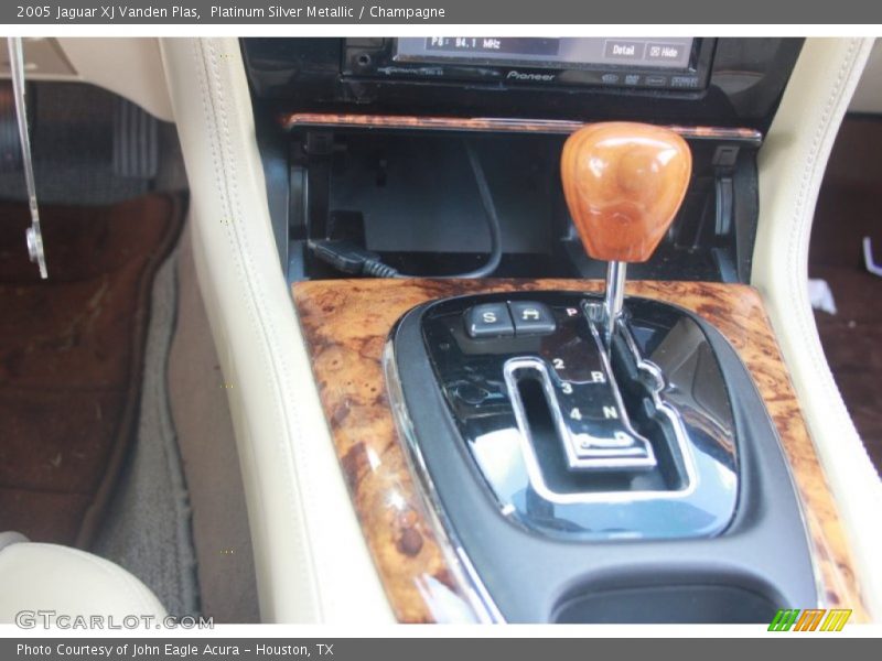 Platinum Silver Metallic / Champagne 2005 Jaguar XJ Vanden Plas