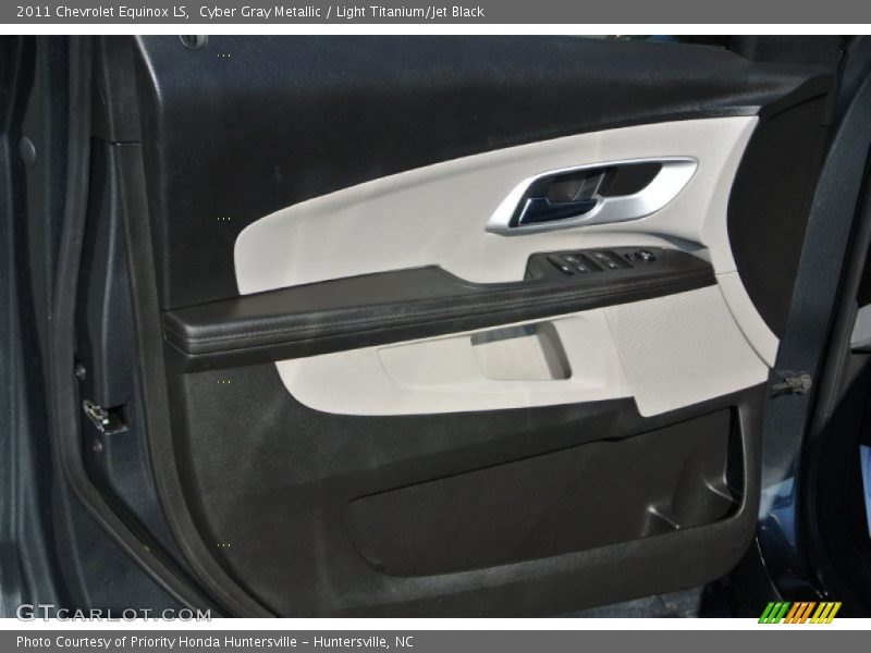 Cyber Gray Metallic / Light Titanium/Jet Black 2011 Chevrolet Equinox LS