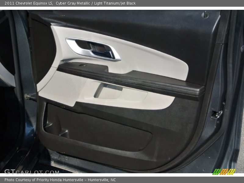 Cyber Gray Metallic / Light Titanium/Jet Black 2011 Chevrolet Equinox LS