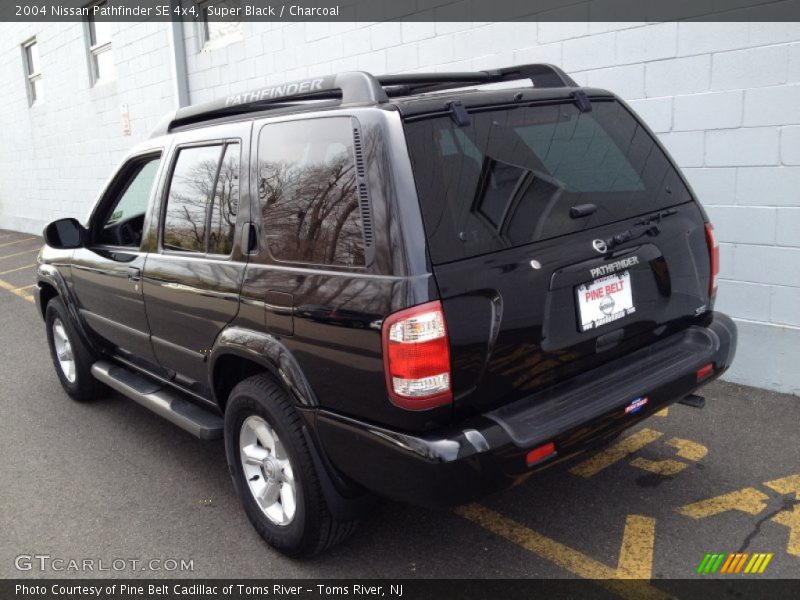 Super Black / Charcoal 2004 Nissan Pathfinder SE 4x4