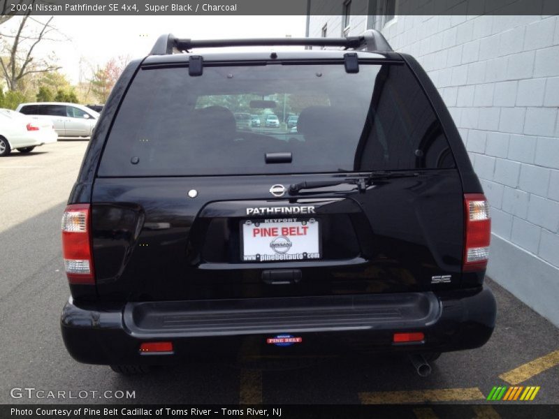 Super Black / Charcoal 2004 Nissan Pathfinder SE 4x4