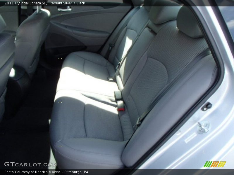 Radiant Silver / Black 2011 Hyundai Sonata SE