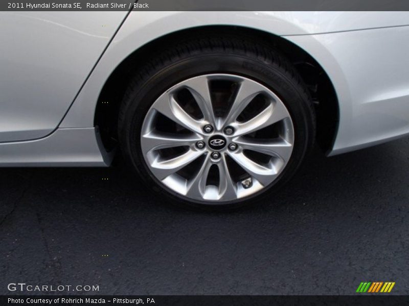 Radiant Silver / Black 2011 Hyundai Sonata SE