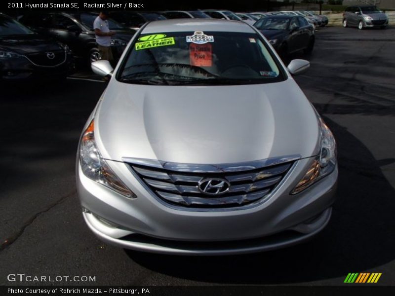 Radiant Silver / Black 2011 Hyundai Sonata SE