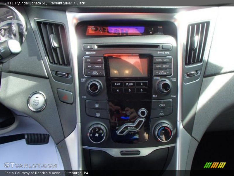 Radiant Silver / Black 2011 Hyundai Sonata SE