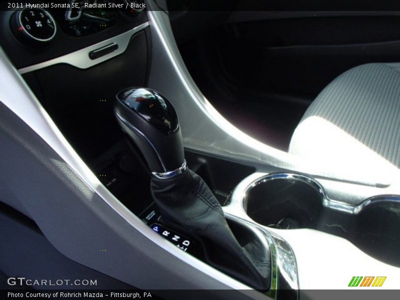 Radiant Silver / Black 2011 Hyundai Sonata SE