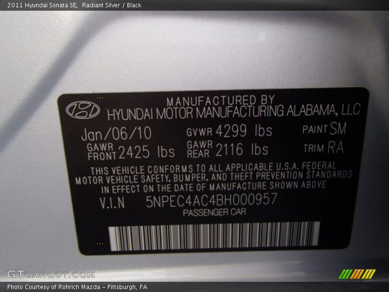 Radiant Silver / Black 2011 Hyundai Sonata SE