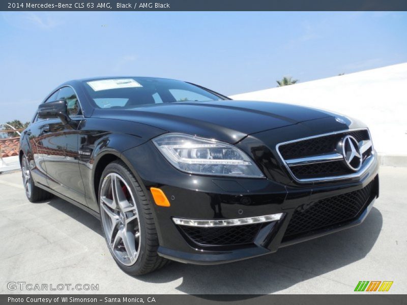 Front 3/4 View of 2014 CLS 63 AMG