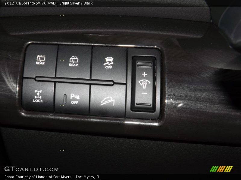 Bright Silver / Black 2012 Kia Sorento SX V6 AWD