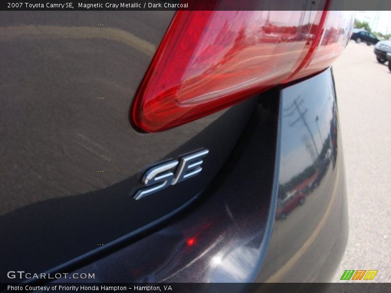 Magnetic Gray Metallic / Dark Charcoal 2007 Toyota Camry SE
