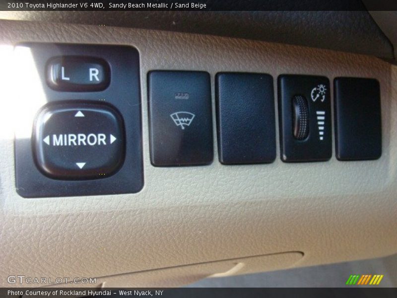 Sandy Beach Metallic / Sand Beige 2010 Toyota Highlander V6 4WD