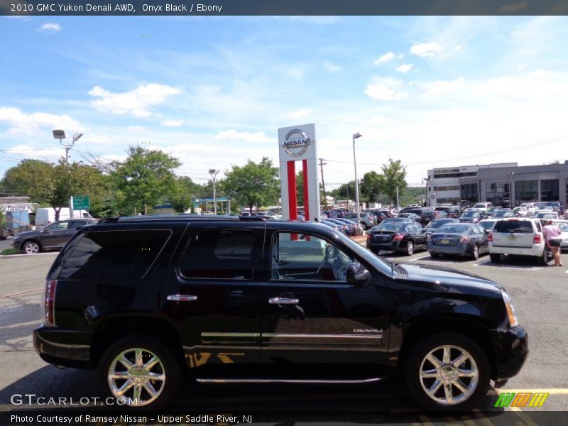 Onyx Black / Ebony 2010 GMC Yukon Denali AWD