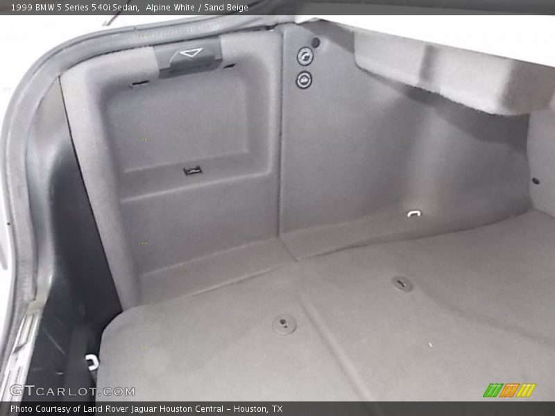  1999 5 Series 540i Sedan Trunk