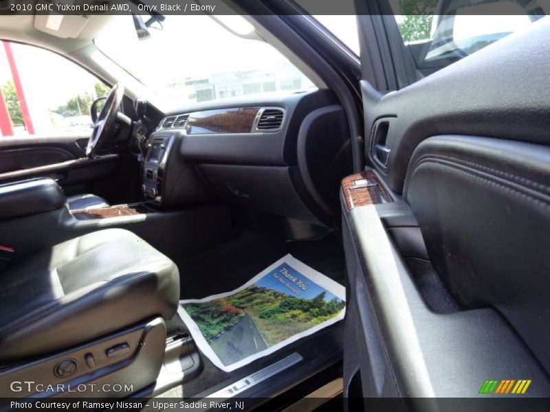 Onyx Black / Ebony 2010 GMC Yukon Denali AWD