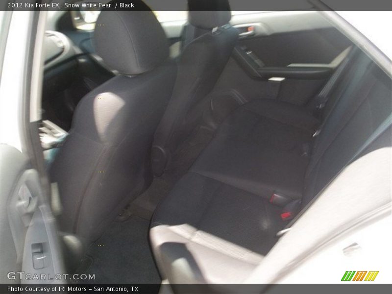 Snow White Pearl / Black 2012 Kia Forte EX