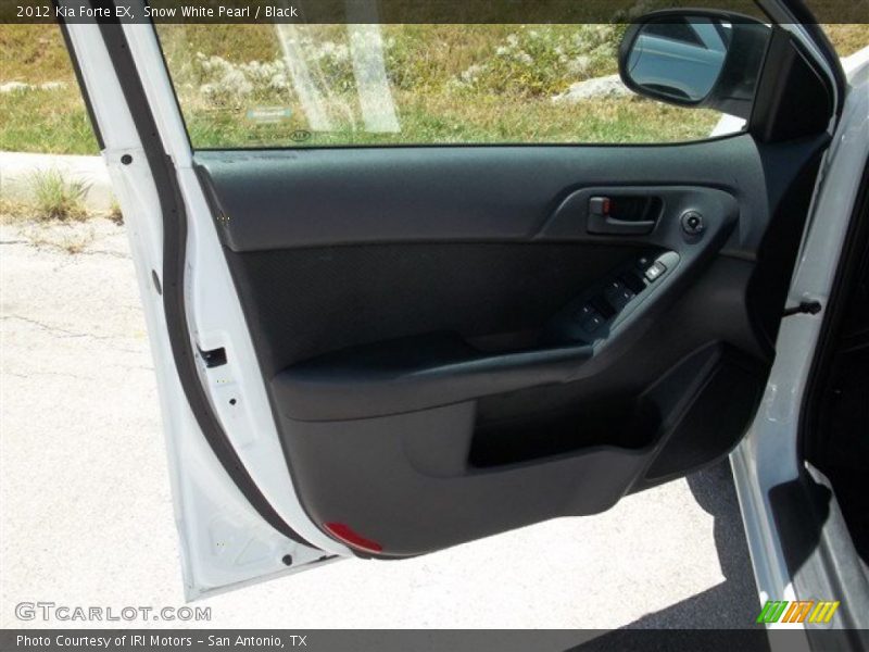 Snow White Pearl / Black 2012 Kia Forte EX
