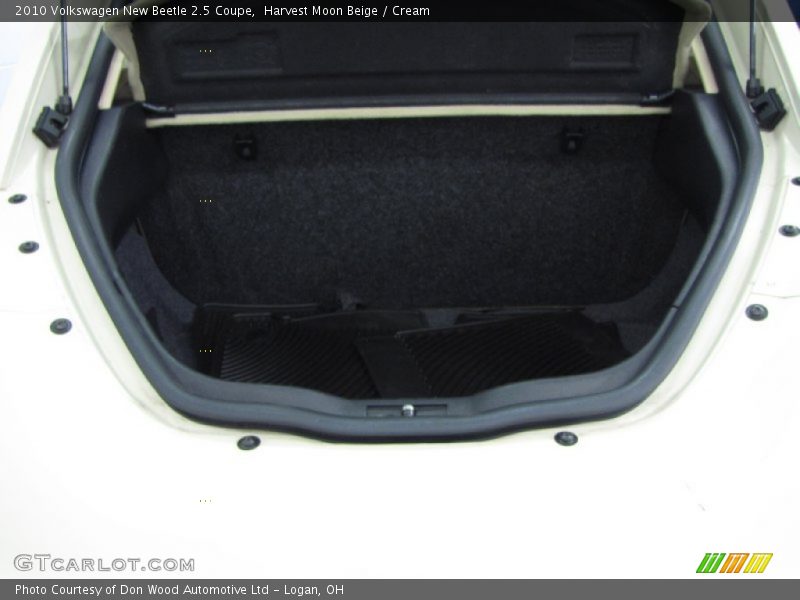 Harvest Moon Beige / Cream 2010 Volkswagen New Beetle 2.5 Coupe