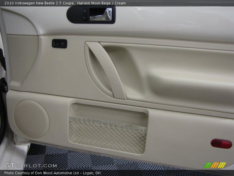 Harvest Moon Beige / Cream 2010 Volkswagen New Beetle 2.5 Coupe