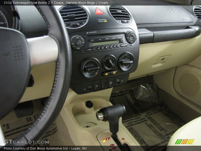 Harvest Moon Beige / Cream 2010 Volkswagen New Beetle 2.5 Coupe