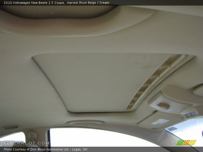 Harvest Moon Beige / Cream 2010 Volkswagen New Beetle 2.5 Coupe