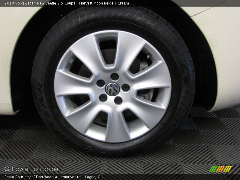 Harvest Moon Beige / Cream 2010 Volkswagen New Beetle 2.5 Coupe