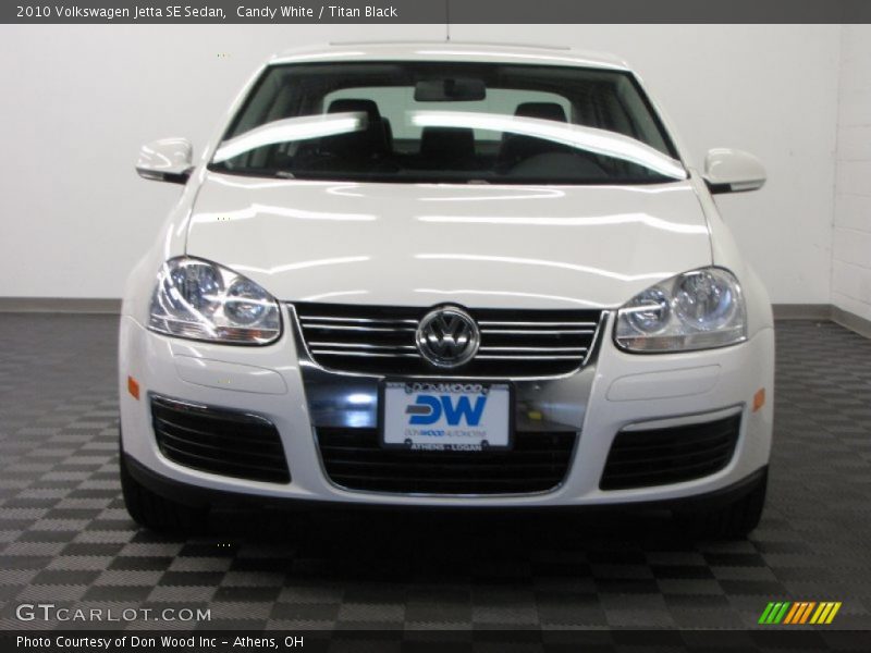 Candy White / Titan Black 2010 Volkswagen Jetta SE Sedan