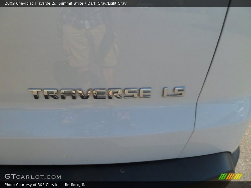 Summit White / Dark Gray/Light Gray 2009 Chevrolet Traverse LS