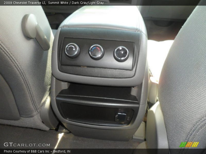 Summit White / Dark Gray/Light Gray 2009 Chevrolet Traverse LS
