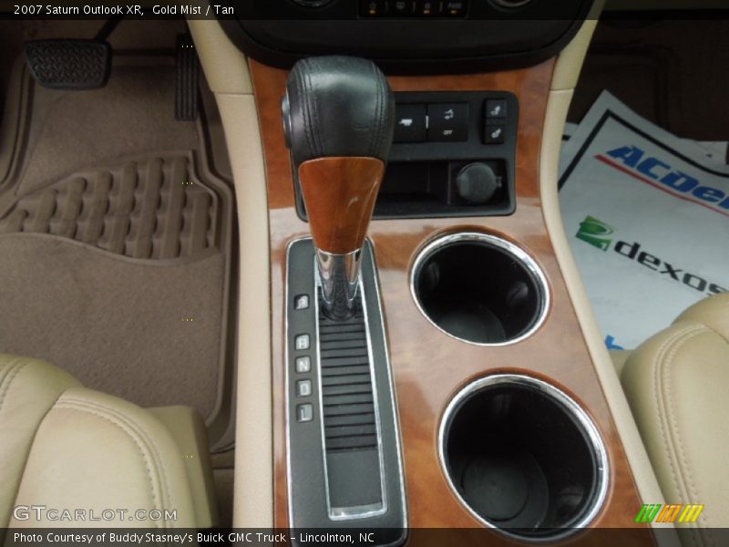 Gold Mist / Tan 2007 Saturn Outlook XR