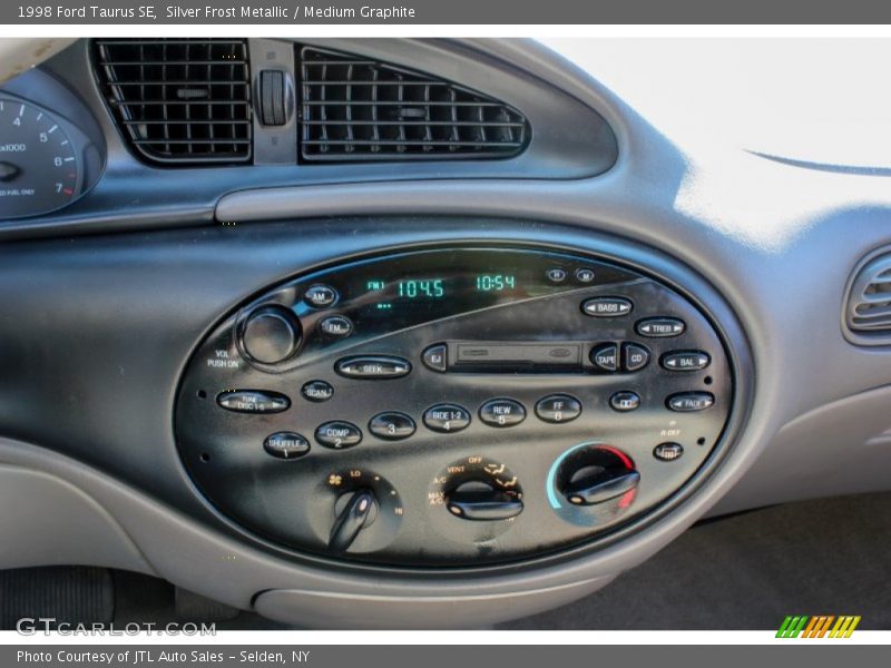 Controls of 1998 Taurus SE