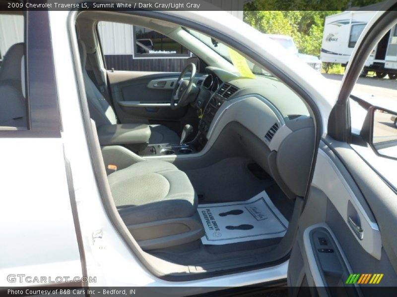 Summit White / Dark Gray/Light Gray 2009 Chevrolet Traverse LS