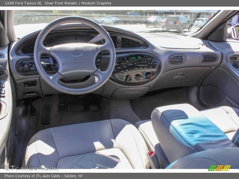 Dashboard of 1998 Taurus SE