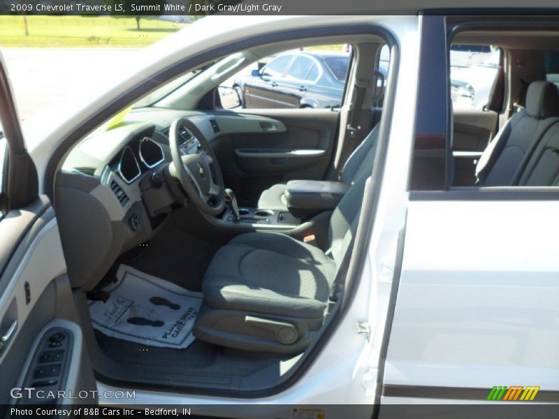 Summit White / Dark Gray/Light Gray 2009 Chevrolet Traverse LS